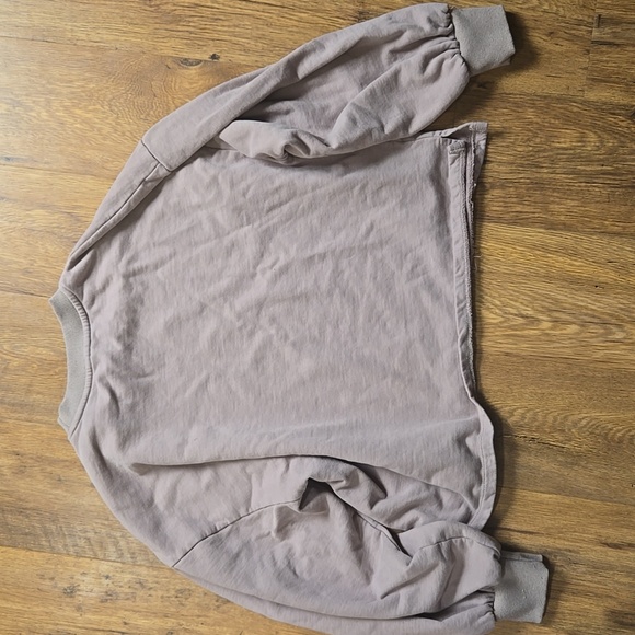 Minimalist Wishlist Crop Sweater Taupe - Picture 3 of 4